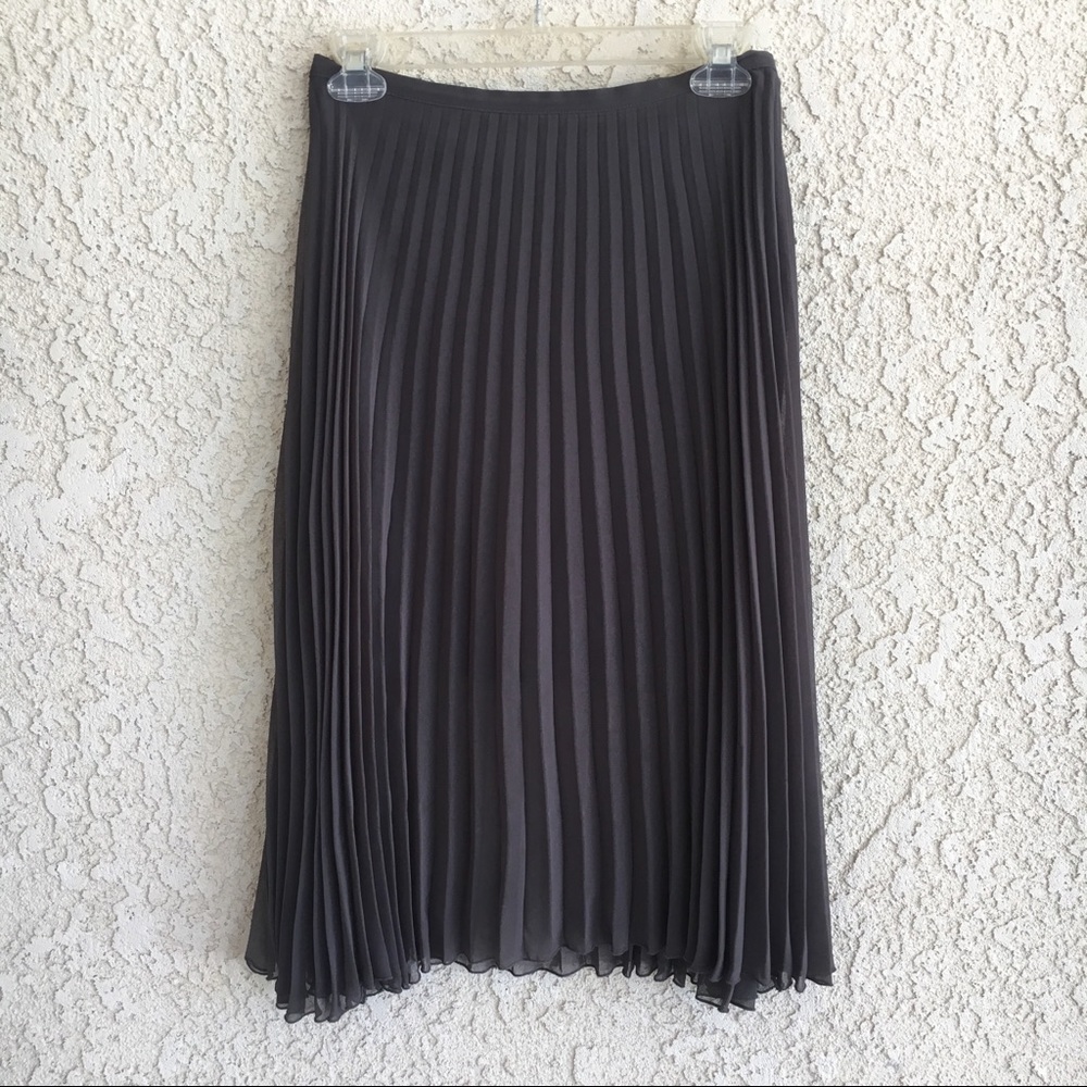 Gray pleated midi skirt